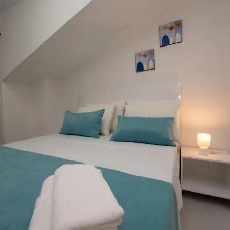 Tomi - With Sea View 5 * Trogir