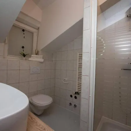 Tomi - With Sea View 5 Apartament