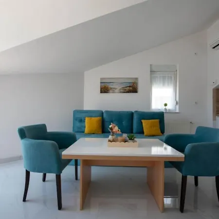 Apartament Tomi - With Sea View 5